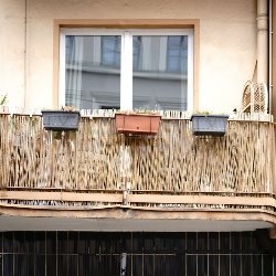 Балконные покрытия из натуральных материалов   Натуральные материалы лучше всего подходят для ситуаций, когда мы хотим обустроить балкон в деревенском стиле