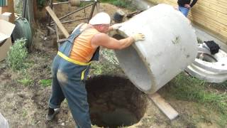 Загрузка бетонных колец в колодец.(, 2012-10-16T02:19:59.000Z)